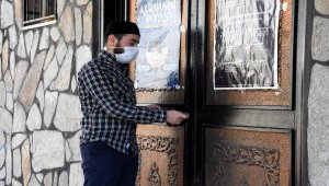 Görme engelli müezzin yaşam azmiyle örnek oluyor