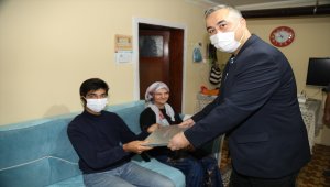 Güvenlik görevlisinin bilgisayar hediyesi engelli kardeşleri sevindirdi