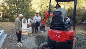 Huğlu Av Tüfekleri Kooperatifi'nden yerleşim merkezine iş makinesi desteği