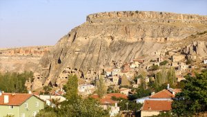 Ihlara'nın giriş kapısı Selime, tarihi ve doğallığıyla büyülüyor