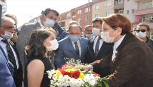 İYİ Parti Genel Başkanı Akşener, Yozgat'ta esnafla buluştu
