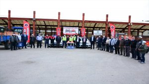 Kahramankazan'da traktör sürücülerine reflektör dağıtıldı