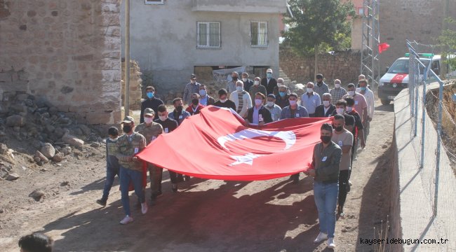 Kalp krizi geçirerek hayatını kaybeden asker Tomarza'da toprağa verildi
