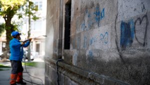 Kayseri'de asırlık taş yapıların üzerindeki yazılar temizleniyor