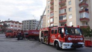 Kayseri'de bir apartmanın çatı katında çıkan yangın söndürüldü