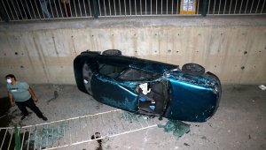 Kayseri'de otomobil kanala devrildi: 2 yaralı