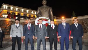 Kayseri Ülkü Ocakları üyeleri "Cumhuriyet Yürüyüşü" yaptı