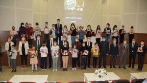 Kırıkkale'de ihtiyaç sahibi öğrencilere tablet dağıtıldı