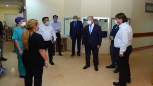 Kırşehir Valisi Akın pandemi servisini ziyaret etti