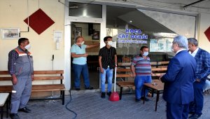 Kırşehir Valisi Akın: "Zorunlu olmadıkça aile ziyaretlerini askıya almak lazım"