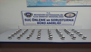 Konya'da bir iş yerinde gümrük kaçağı 47 şişe alkol katkı maddesi yakalandı