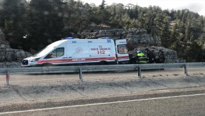 Konya'da kız istemeye gidenleri taşıyan minibüs devrildi: 13 yaralı