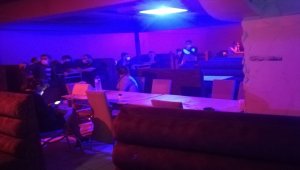 Konya'da Kovid-19 tedbirlerine uymayan eğlence mekanlarındaki 111 kişiye ceza kesildi
