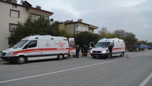 Konya'da traktörle otomobil çarpıştı: 2 yaralı