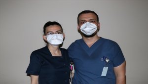 Kovid-19 nedeniyle babalarını kaybeden sağlık çalışanı iki kardeşten "tedbirlere uyun" çağrısı