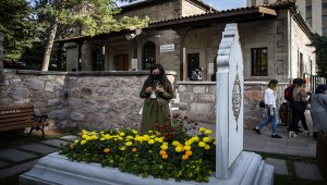 "Kudüs şairi" Nuri Pakdil vefatının 1. yılında kabri başında anıldı