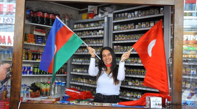 MHP Akşehir İlçe Teşkilatı, Türk ve Azerbaycan bayrağı dağıttı