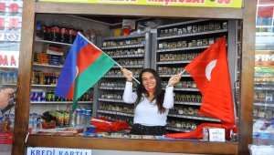 MHP Akşehir İlçe Teşkilatı, Türk ve Azerbaycan bayrağı dağıttı