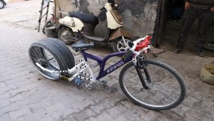 Niğde'de otomobil lastiği takılan bisiklet ilgi görüyor