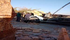 Sivas'ta damperi açık unutulan kamyon mermer tabelaya çarptı: 1 ölü
