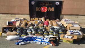 Sivas'ta gümrük kaçağı tütün ve makaron ele geçirildi 