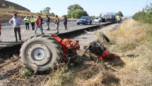 Sivas'ta ikiye bölünen traktördeki baba ve oğlu ağır yaralandı 