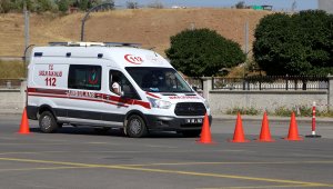 Sivas'ta sağlıkçılar ambulans şoförü olmak için zorlu parkurlarda ter döktü