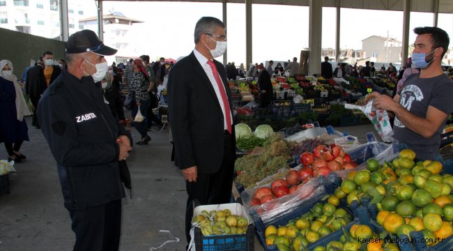 Suşehri Belediye Başkanı Yüksel, halk pazarını inceledi