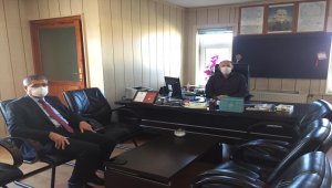 Suşehri Belediye Başkanı Yüksel, İlçe Müftüsü Kaşkaya'yı ziyaret etti
