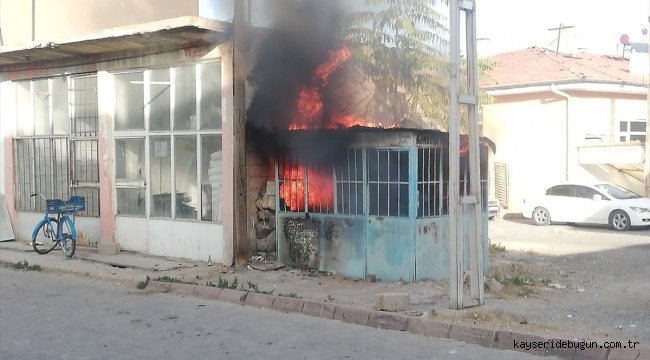 Tomarza'da kullanılmayan iş yerinde yangın çıktı
