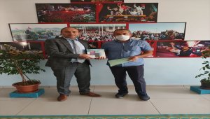 Ulaş Kaymakamlığı 25 öğrenciye tablet dağıttı