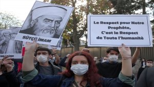 Vatan Partililer, Macron ve Charlie Hebdo dergisini Fransa'nın Ankara Büyükelçiliği önünde protesto etti