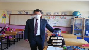 Yerköy Belediyesinden öğrencilere siperli maske