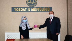 Yozgat Müftülüğünden Kur'an kursu öğrencisine hediye