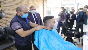 Yozgat'ta bazı caddelerde maske çıkartılıp sigara içilmesi yasaklandı