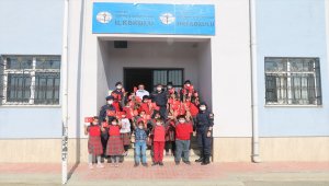 Yozgat'ta jandarma, öğrencilerin Cumhuriyet Bayramı'nı kutladı