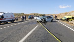 Yozgat'ta otomobille taksi çarpıştı: 1 ölü, 2 yaralı