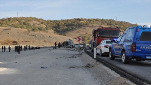 Yozgat'ta tır ile otomobil çarpıştı: 1 ölü, 1 yaralı