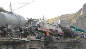 Yozgat'ta yük trenlerinin çarpışması sonucu makinistler yaralandı
