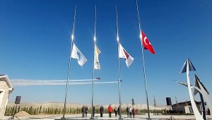 Akrobasi pilotu baba kız "Ata'ya saygı uçuşu" gerçekleştirdi