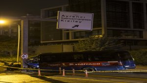 Başkentte dolmuş yön levhası direğine çarptı: 1 ölü, 1 yaralı