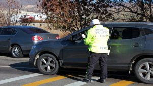 Beypazarı'nda sokağa çıkma kısıtlamasını ihlal eden 20 kişiye para cezası