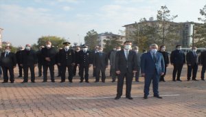 Büyük Önder Atatürk'ü anıyoruz