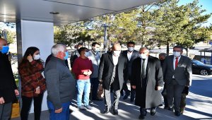 Büyükkılıç, Pınarbaşı ve Sarız'ı ziyaret etti