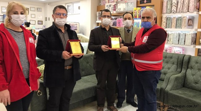 Çubuk'ta Türk Kızılay bağışçılarına madalya ve plaket