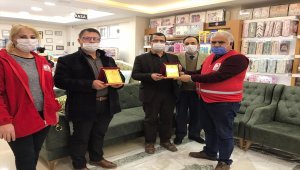 Çubuk'ta Türk Kızılay bağışçılarına madalya ve plaket