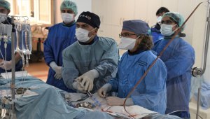Dijital kongrede farklı ülkelerden 17 hastanın kalp damarları açıldı