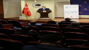 Dışişleri Bakan Yardımcısı Kıran makale yarışmasında dereceye girenlere plaket verdi