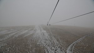 Erciyes Dağı'na kar yağdı