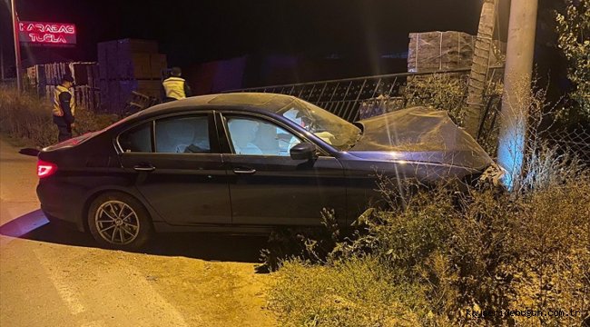 Eskişehir'de elektrik direğine çarpan otomobilden uyuşturucu ve silah çıktı
